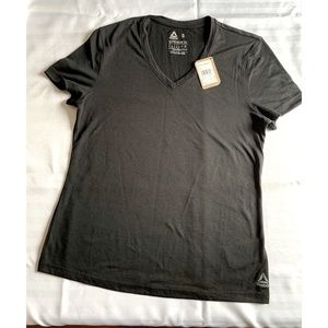 REEBOK T-shirt